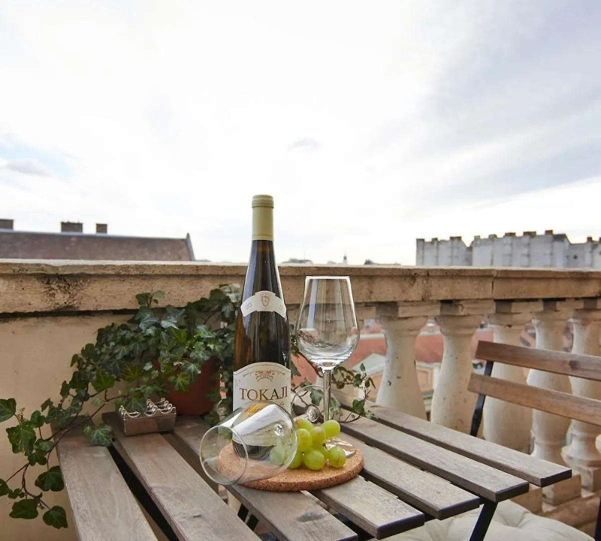 Panorama Central Penthouse Studio Budapest 0*,